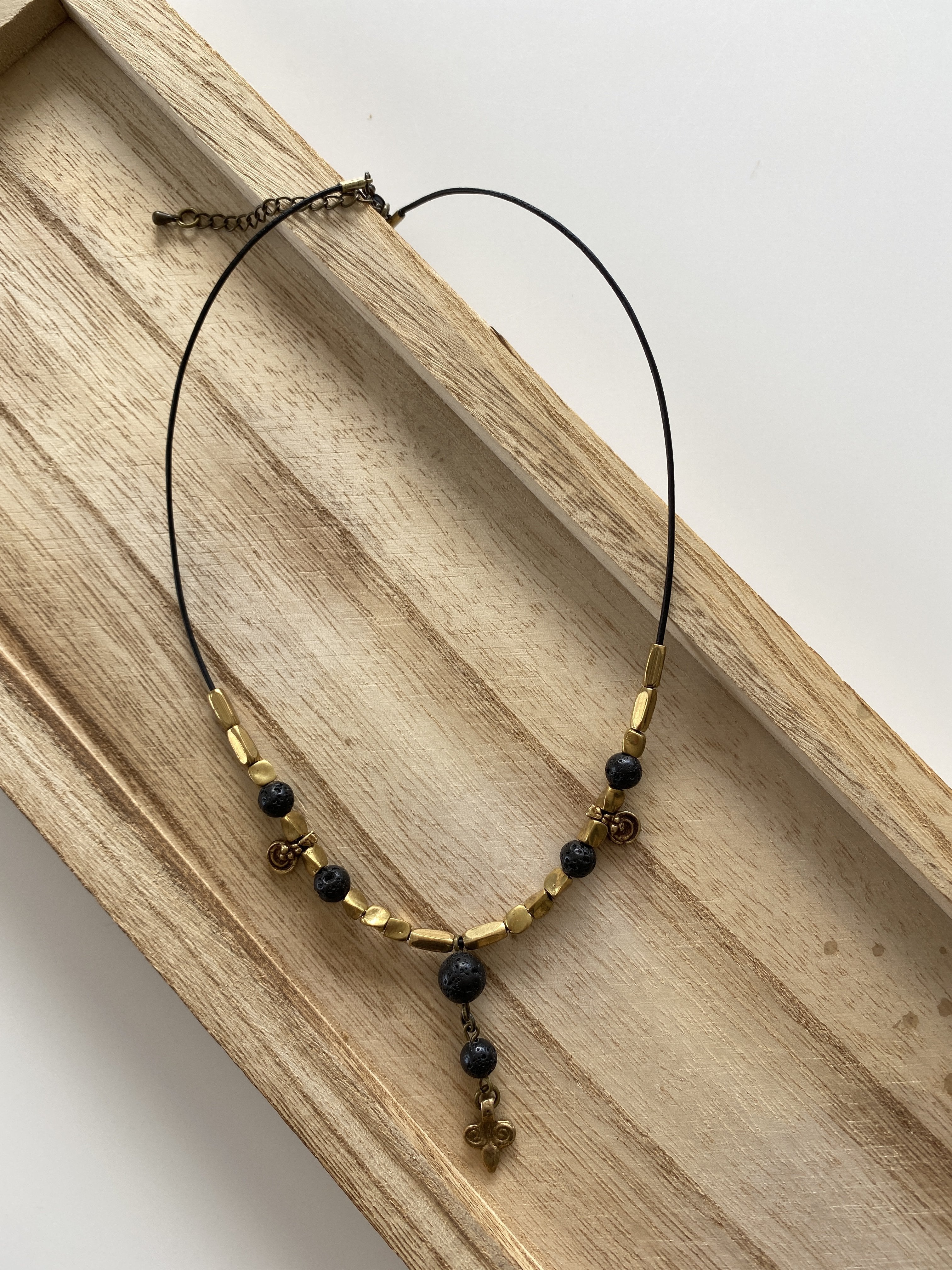 Zoune Bijoux Zig Pierre de lave